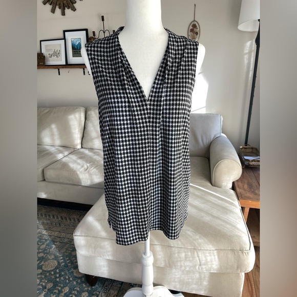 Vince Camuto Houndstooth Print Sleeveless Top - Picture 1 of 8